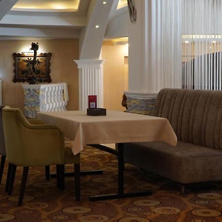 Golden Dragon Hotel Бишкек Екстериор снимка