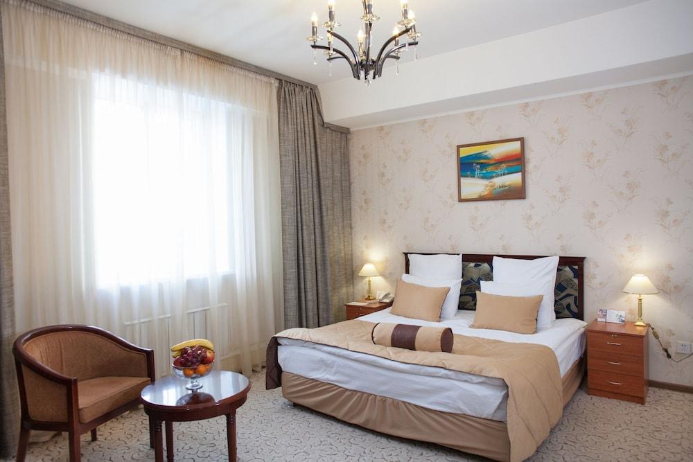 Golden Dragon Hotel Бишкек Екстериор снимка