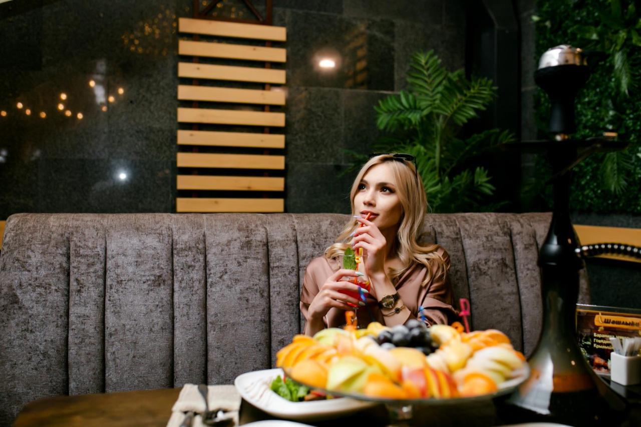 Golden Dragon Hotel Бишкек Екстериор снимка