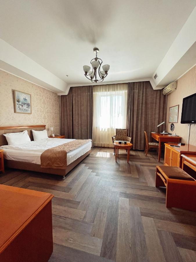 Golden Dragon Hotel Бишкек Екстериор снимка
