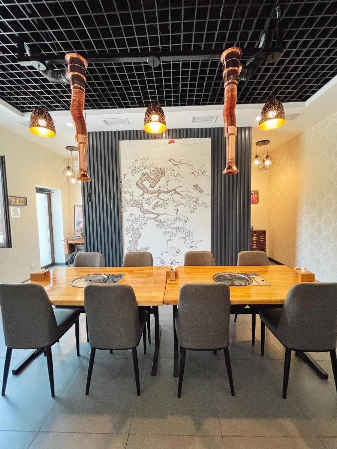 Golden Dragon Hotel Бишкек Екстериор снимка