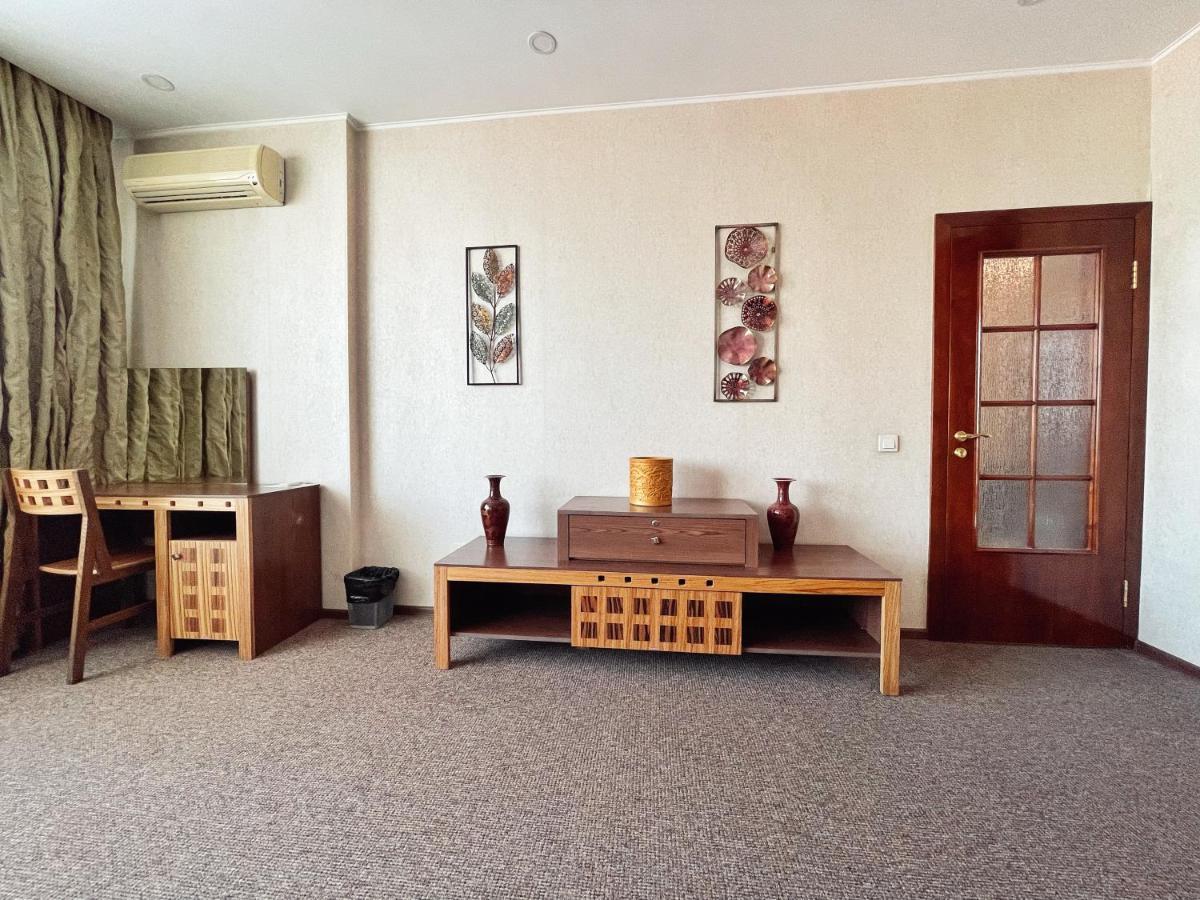 Golden Dragon Hotel Бишкек Екстериор снимка