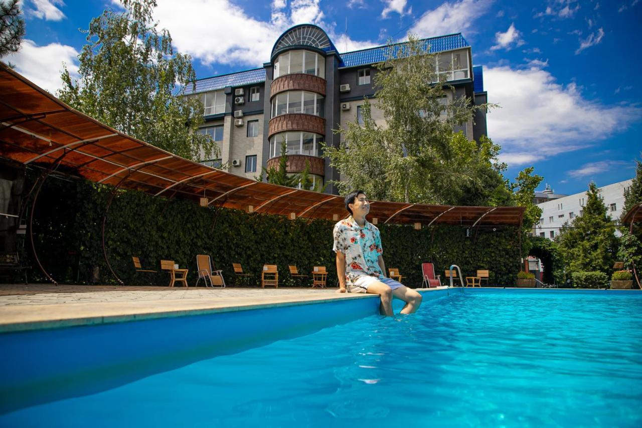Golden Dragon Hotel Бишкек Екстериор снимка