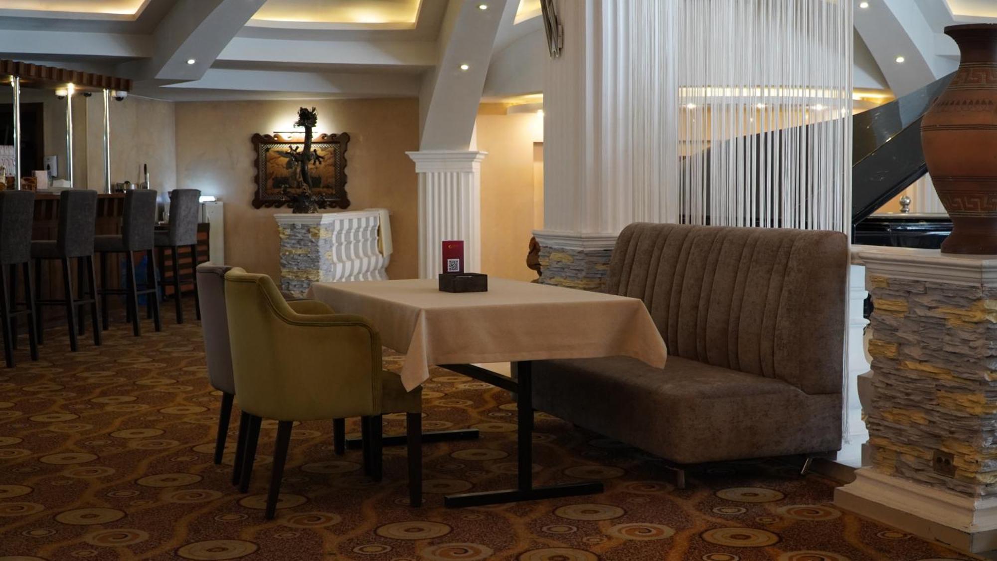 Golden Dragon Hotel Бишкек Екстериор снимка