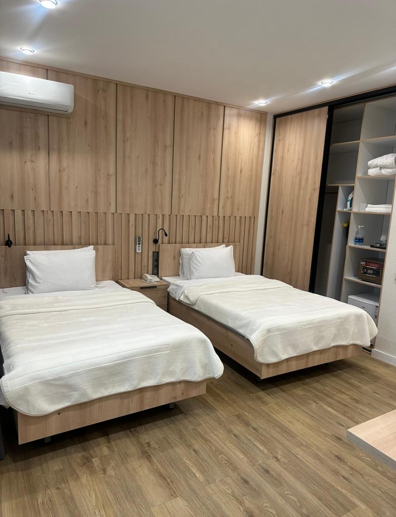 Golden Dragon Hotel Бишкек Екстериор снимка