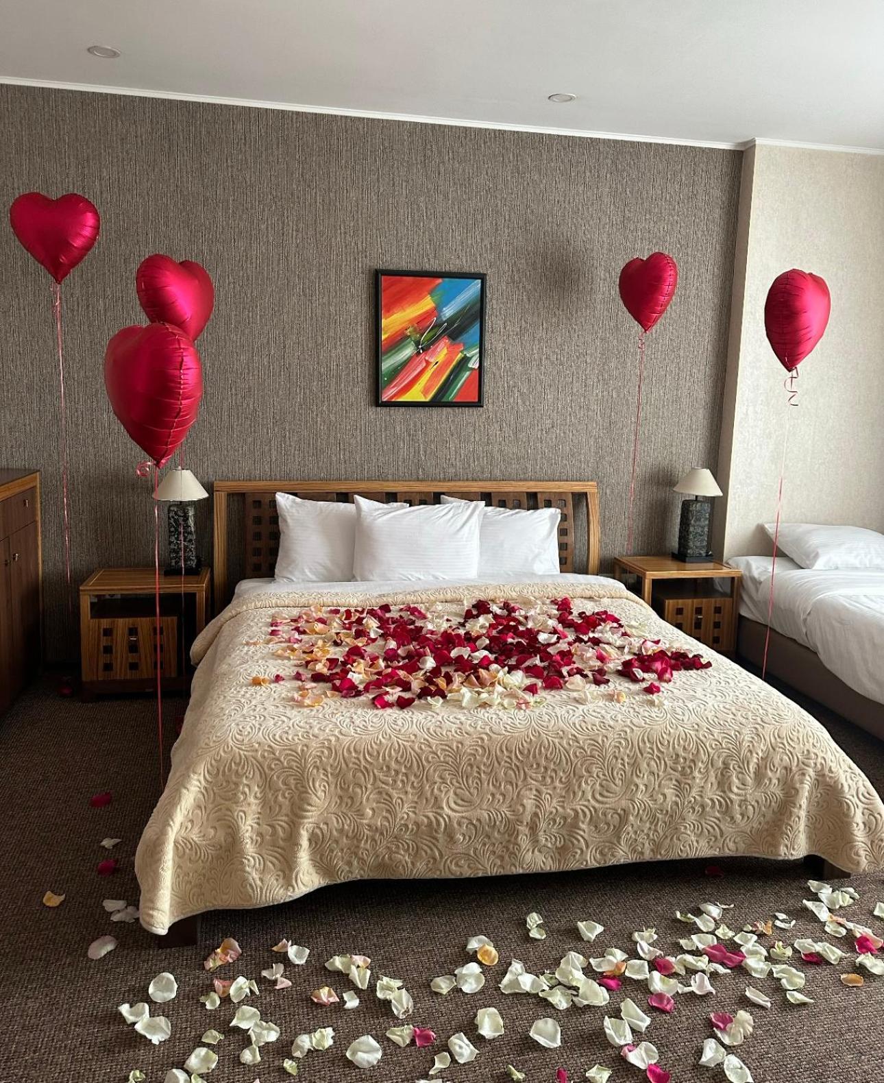 Golden Dragon Hotel Бишкек Екстериор снимка