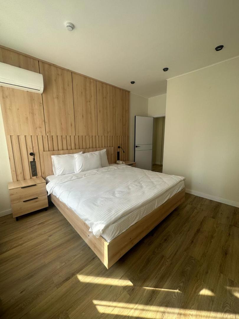 Golden Dragon Hotel Бишкек Екстериор снимка