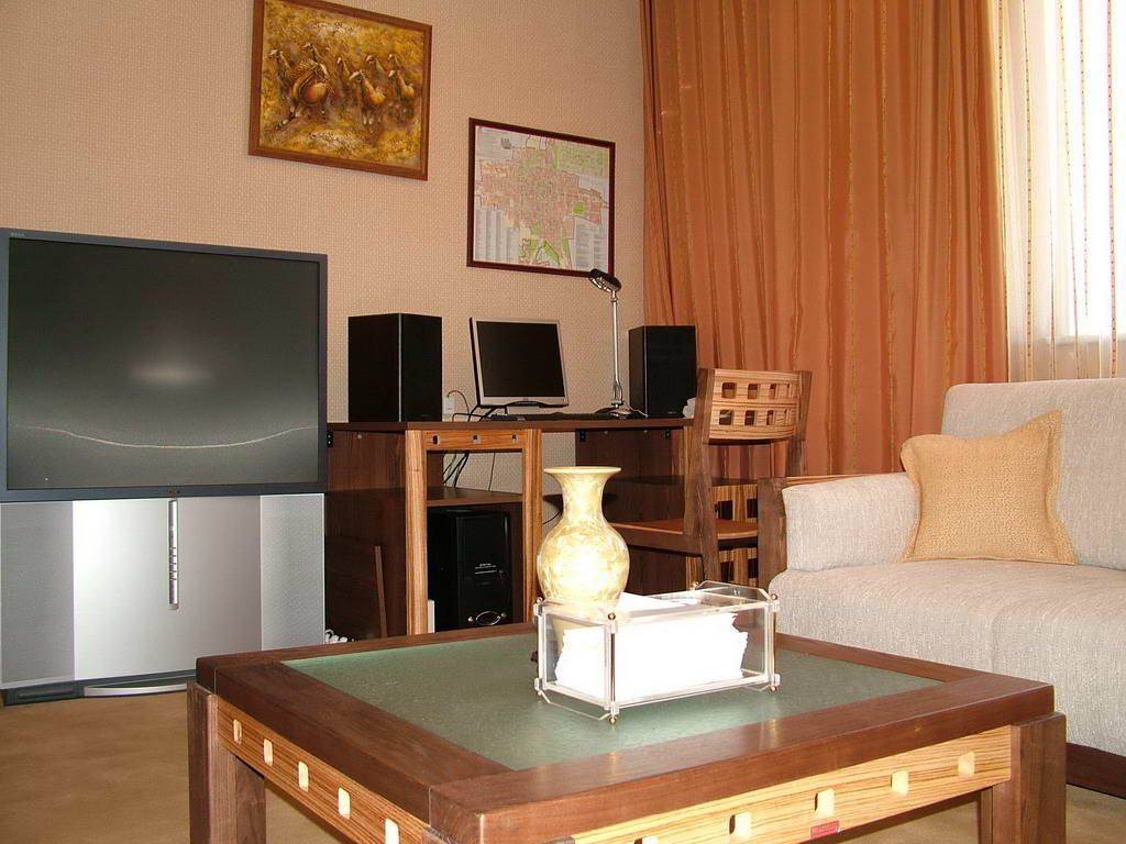 Golden Dragon Hotel Бишкек Екстериор снимка