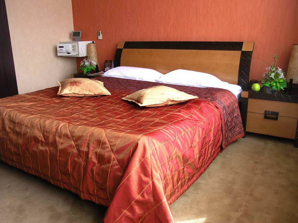 Golden Dragon Hotel Бишкек Екстериор снимка
